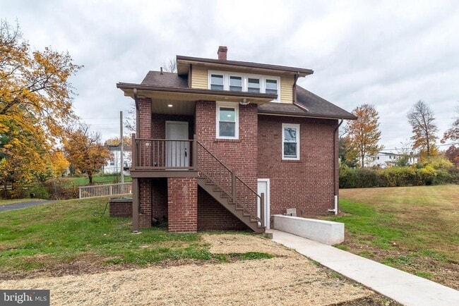 Building Photo - 343 Pawlings Rd