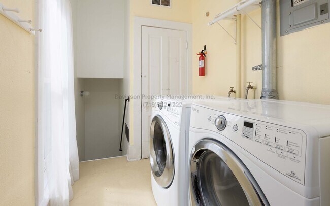 Building Photo - Stunning 3 Bedroom House in The Old North End