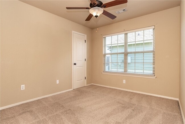 Building Photo - 3908 SW Ridgepointe Ave