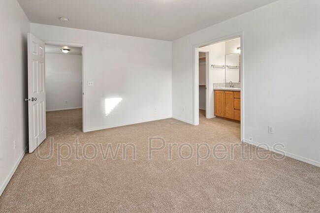 Building Photo - 1611 SW San Mateo Terrace
