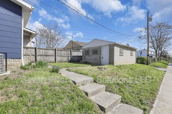 Building Photo - 522 Ryan Ave