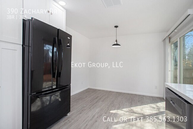Building Photo - 390 Zachary Dr