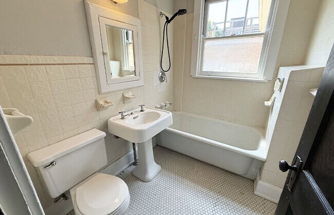 Building Photo - 2904 Jefferson Ave