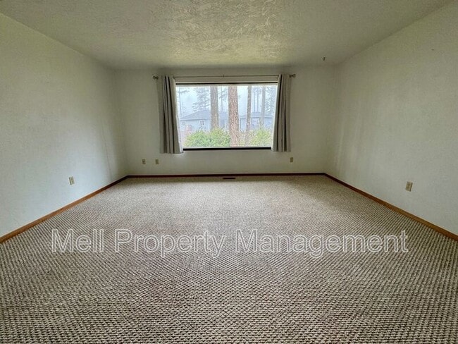 Building Photo - 50 E Vine Maple Ln