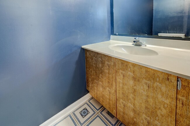 Building Photo - 811 Kings Croft Dr