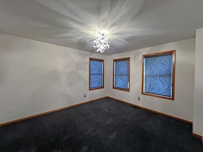 Building Photo - Stunning 4 Bedroom 2.5 Bath with Peek-a-Boo View of Puget Sound