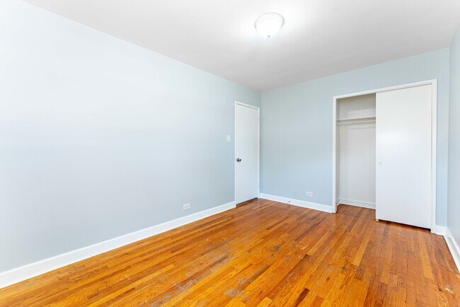Building Photo - 4507 S Leamington Ave