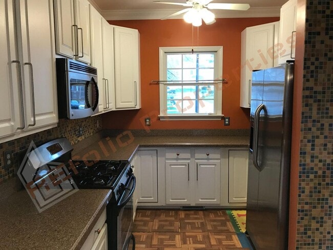 Building Photo - Wonderful 3BD 4 BA 1 Car-Garage End Unit T...