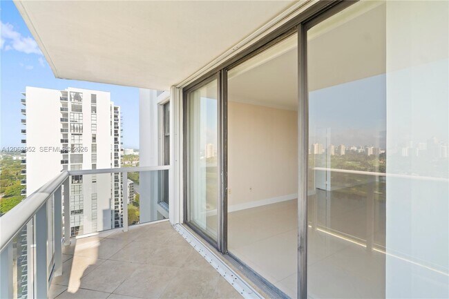 Building Photo - 3675 N Country Club Dr