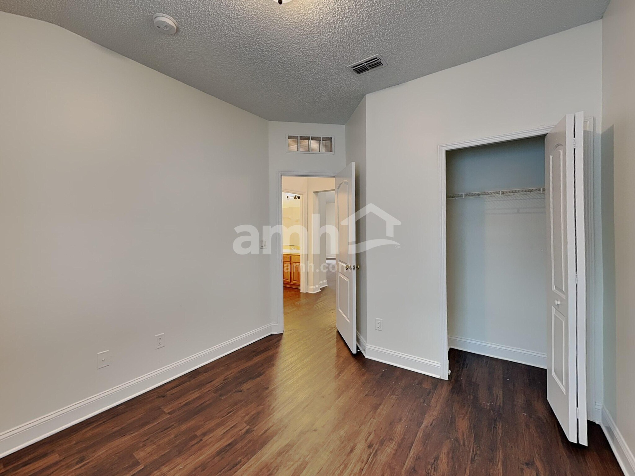 Building Photo - 11551 Oak Meadow Ln