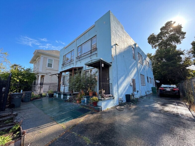 Building Photo - 1118 12th St