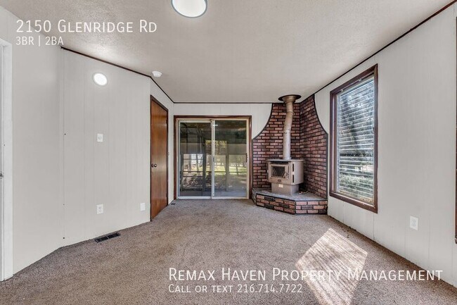 Building Photo - 2150 Glenridge Rd