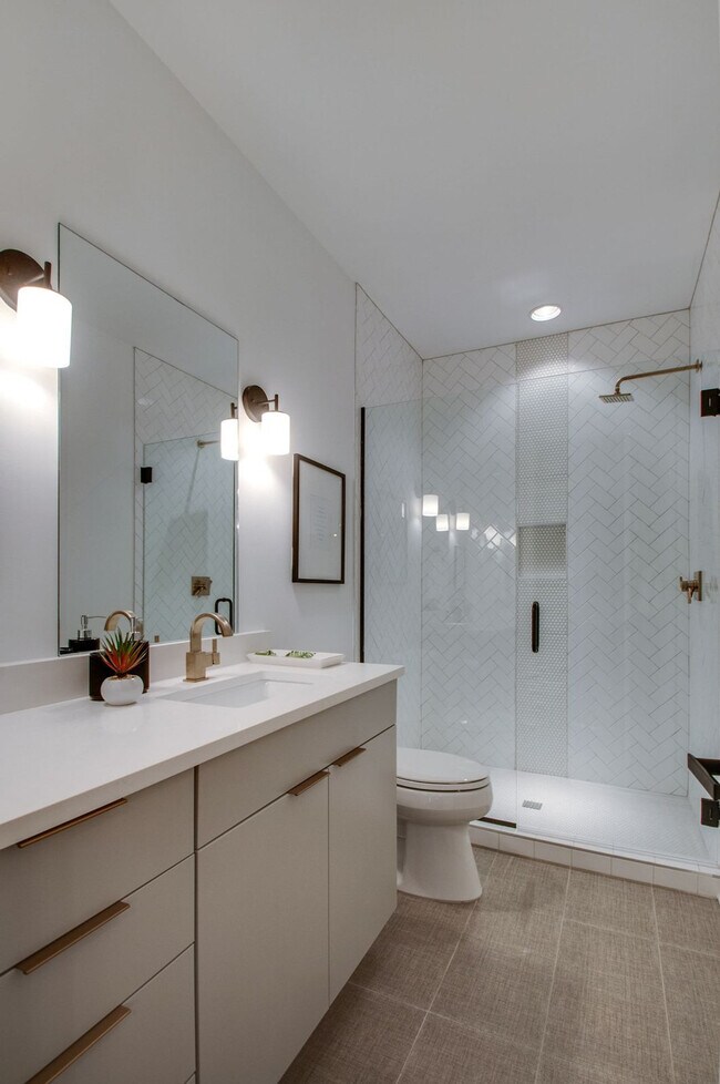 Building Photo - 2807 Delaware Ave