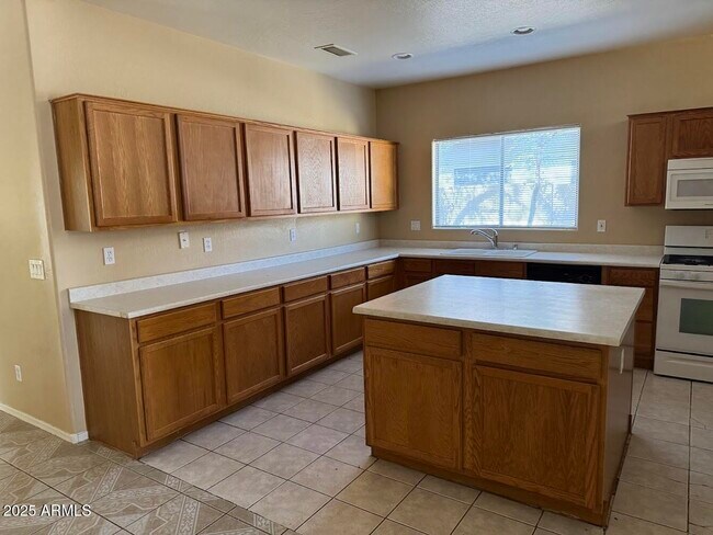 Building Photo - 8337 W Cocopah St