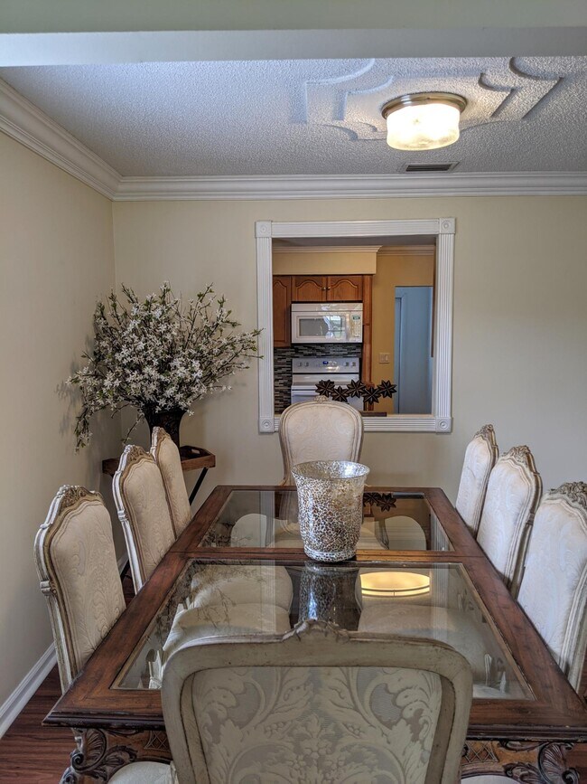Building Photo - 1350 Riverside Cir