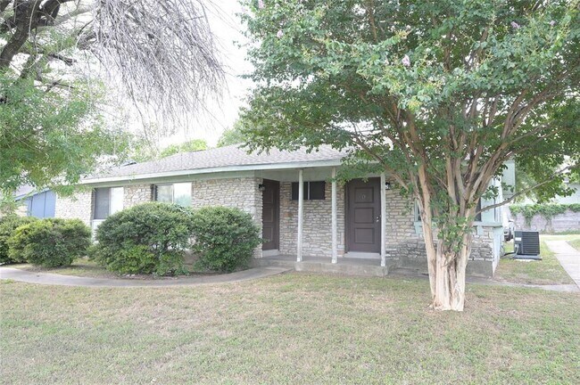Primary Photo - 319 W William Cannon Dr