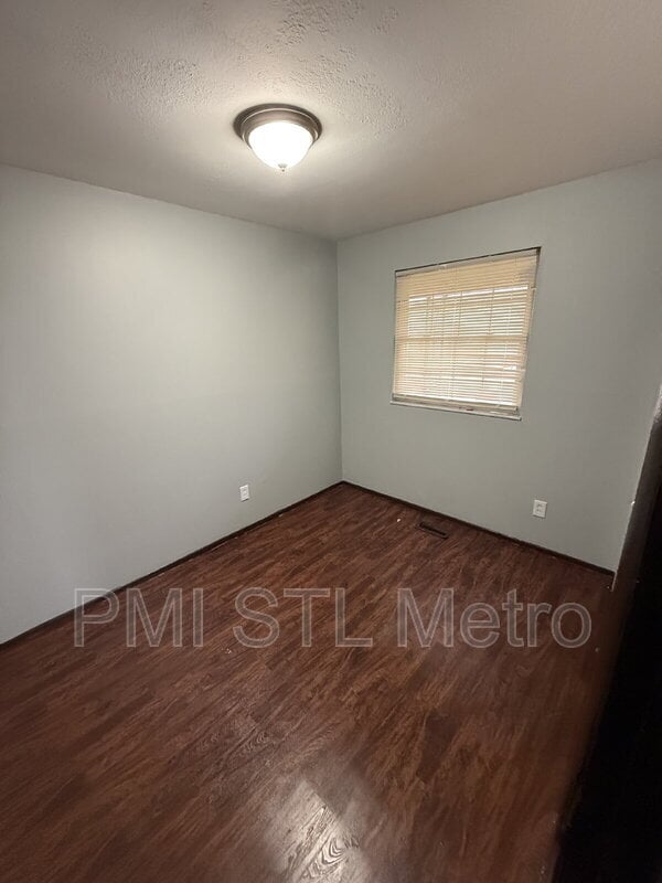 Building Photo - 10421 Prince Dr