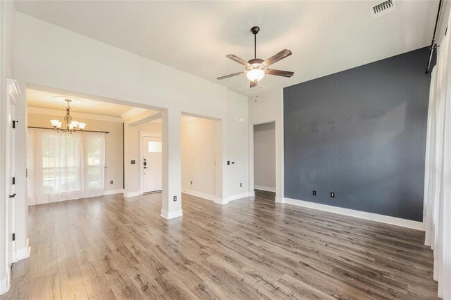 Building Photo - 11108 Railway Ln