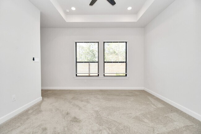 Building Photo - 1535 Park Path Dr
