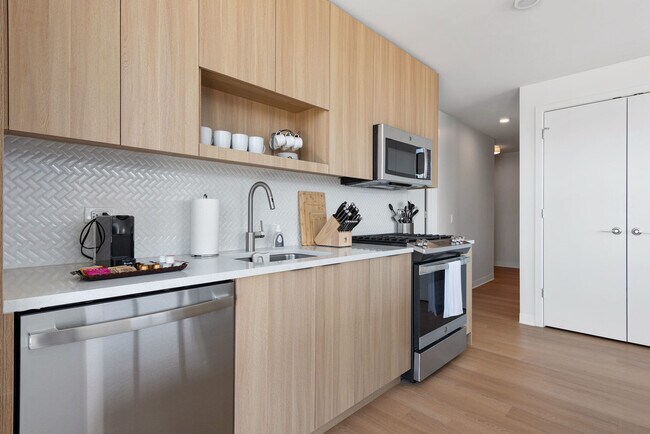 Building Photo - 901 W Blackhawk St