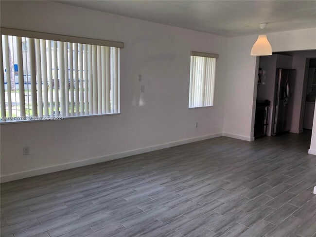 Building Photo - 220 NW 46th St