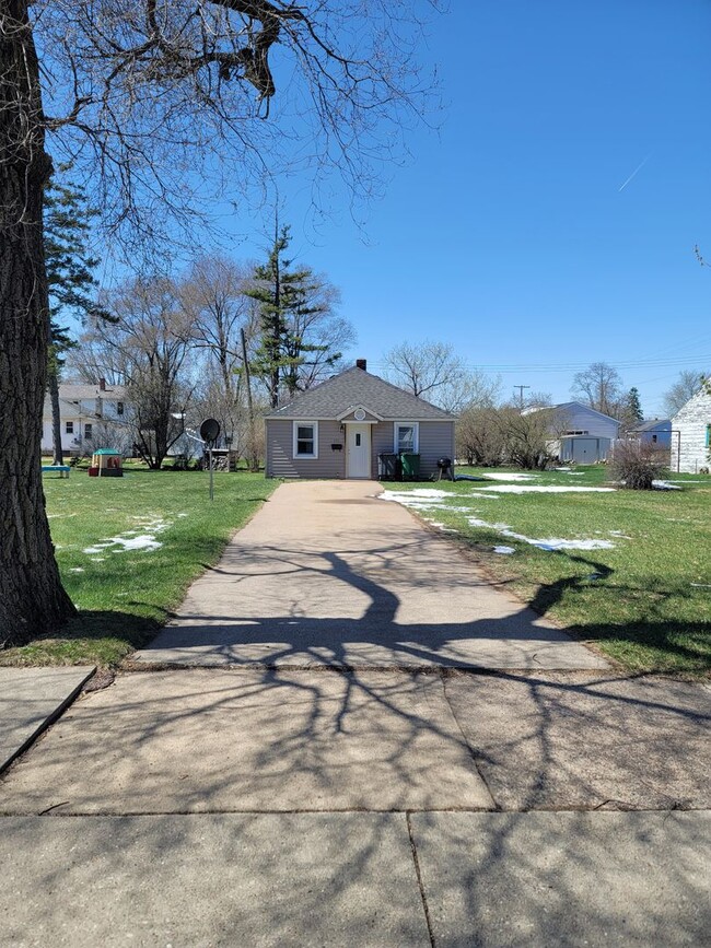 Building Photo - 1 Bed 1 Bath Single Family Home in Wisconsin Rapids