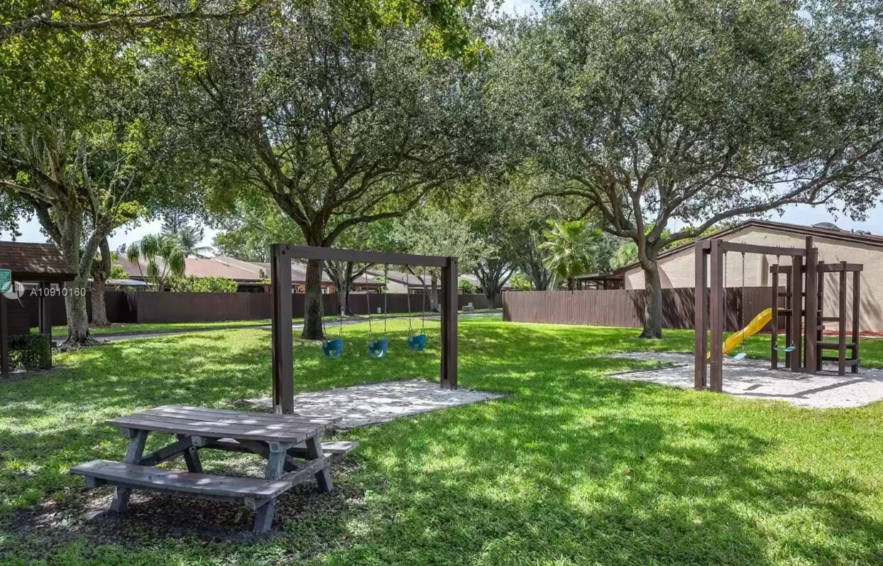 Building Photo - 2310 Elm Ct