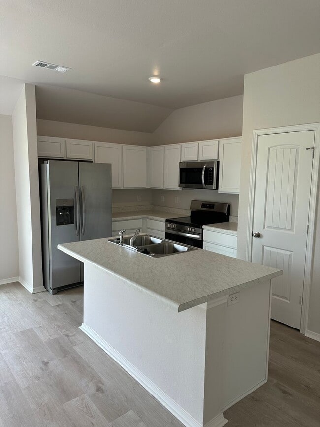 Building Photo - *Pre-leasing* Charming Three Bedroom | Two Bathroom in Whitetail Crossing