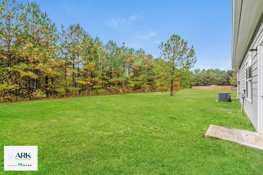 Building Photo - 450 Clover Cir