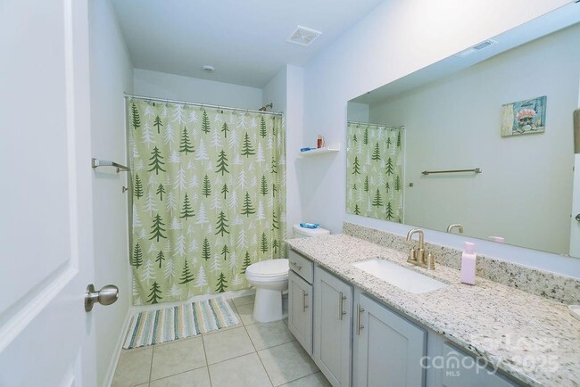 Building Photo - 547 Sitka Dr