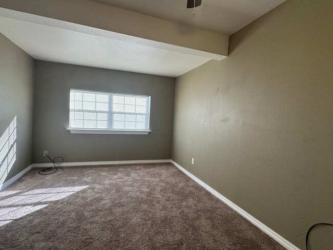 Building Photo - 3109 NW Liberty- AVAILABLE NOW!