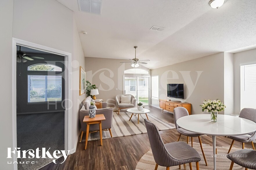 Building Photo - 2956 Centerwood Dr N