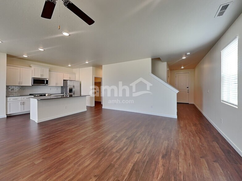 Building Photo - 1529 N Garnet Creek Ave