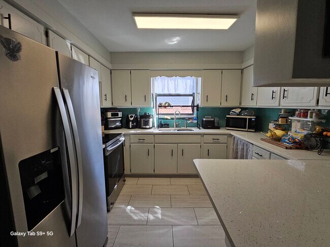 Building Photo - 7628 Shadow Bay Dr