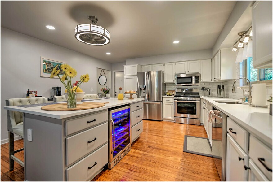 Building Photo - 1385 Northbrook Dr