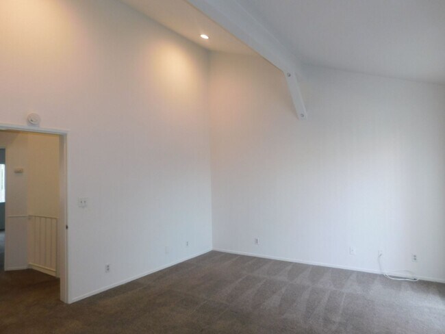 Building Photo - ALH7811