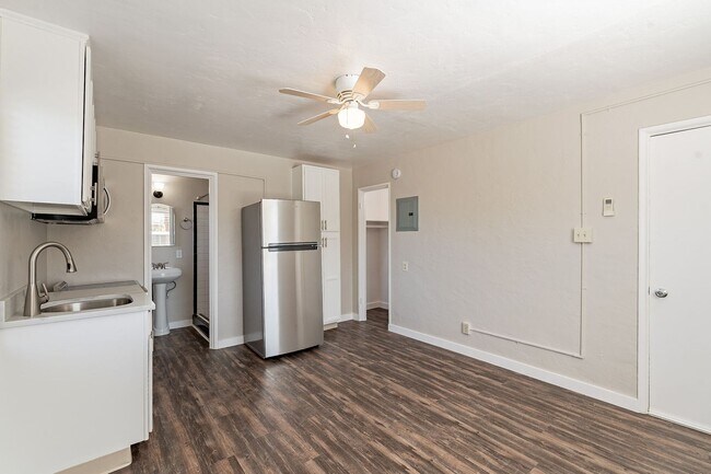 Building Photo - 305-315 N Highland Ave