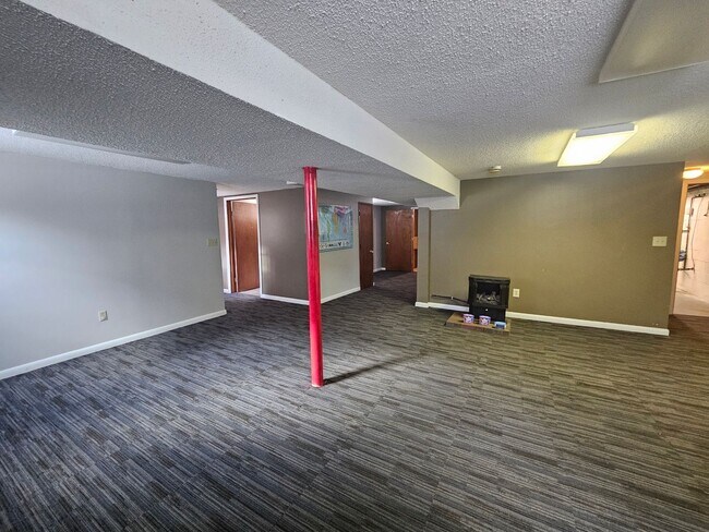 Building Photo - 120 Luther Ave