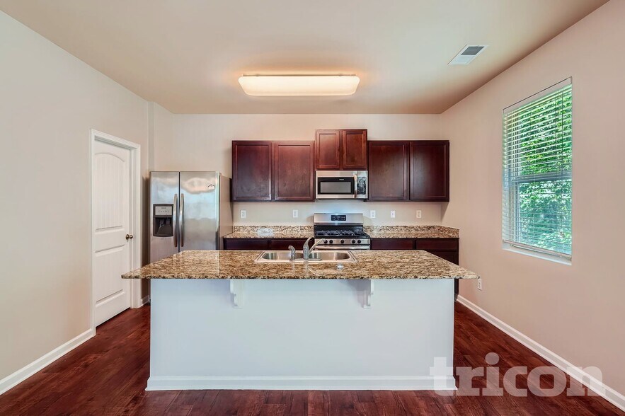 Building Photo - 38 Possum Creek Ln