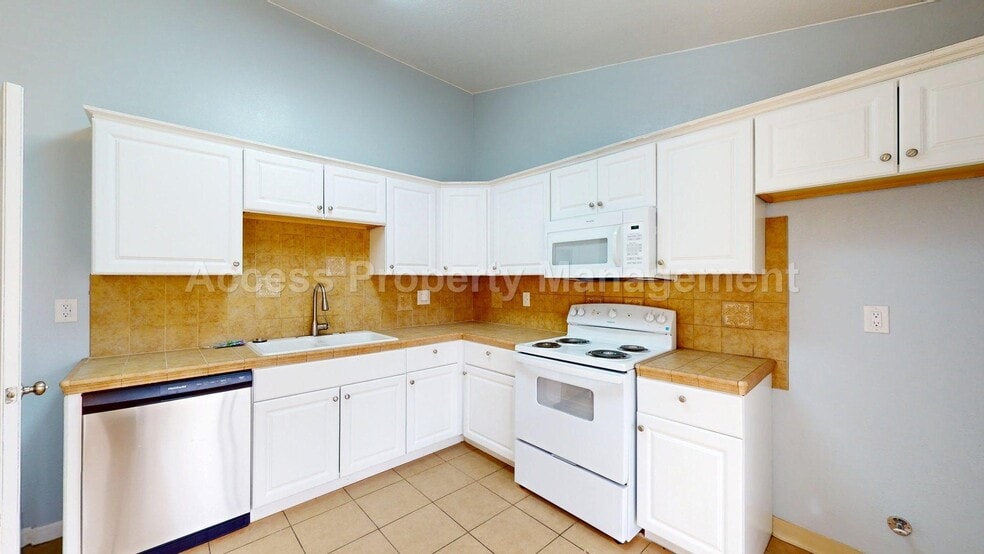 Building Photo - 3728 Terneuzen Ave