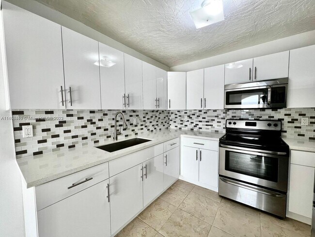 Primary Photo - 7010 NW 186th St