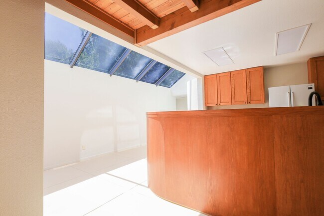 Building Photo - 071-02