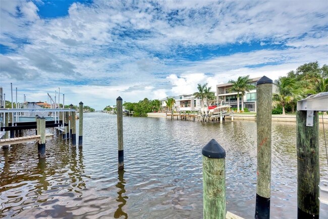 Building Photo - 1703 N Tamiami Trl