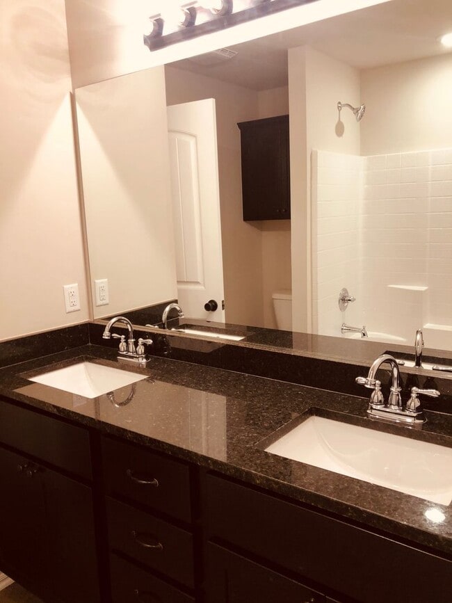 Building Photo - 3 bed 2 bath with 2 car garage duplex for rent in Edmond near Broadway and 2nd Street!