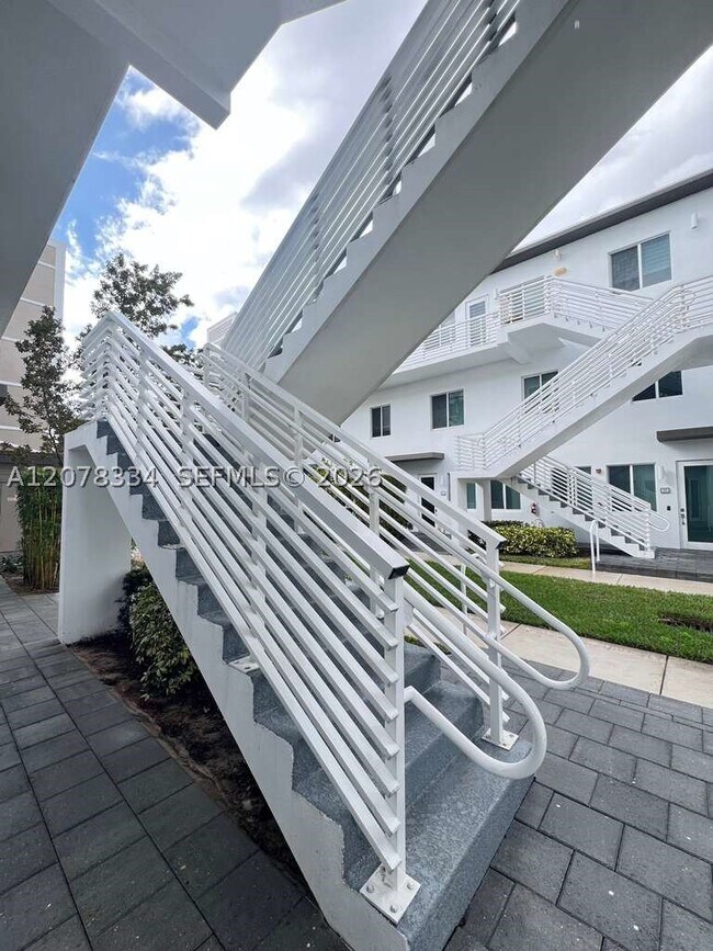 Building Photo - 101 NW 64th Way