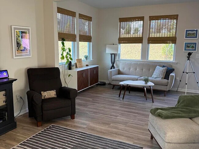 Building Photo - Lease OR Lease to Own