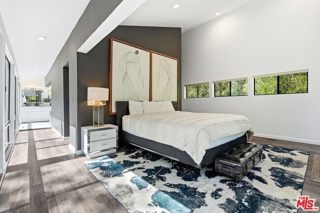 Building Photo - 2350 Benedict Canyon Drive