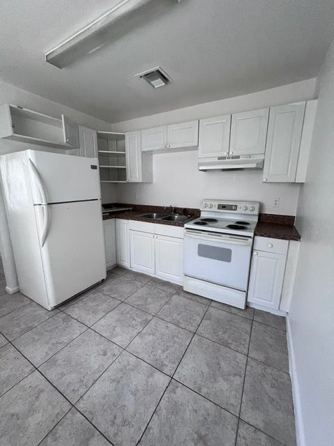 Building Photo - 4039 NW 31st Ave