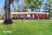 Building Photo - 4205 Charleswood Ave