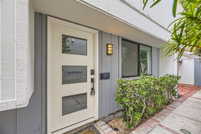 Building Photo - Golf Course Views from LVCC home